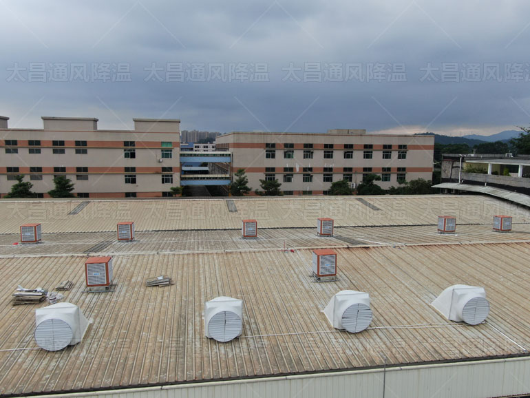 夏季炎熱，大型廠房通風(fēng)降溫設(shè)備怎么選擇呢？